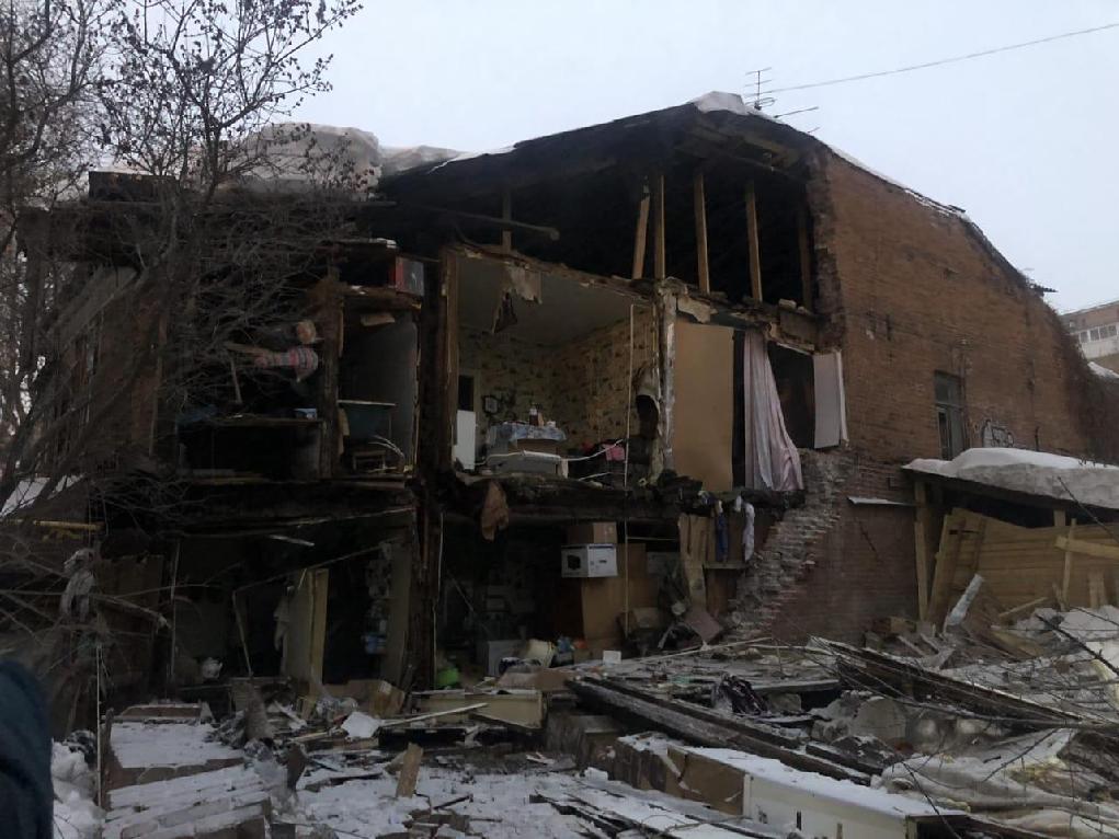В Ленинском районе Самары обрушилась стена жилого дома 1909 года постройки