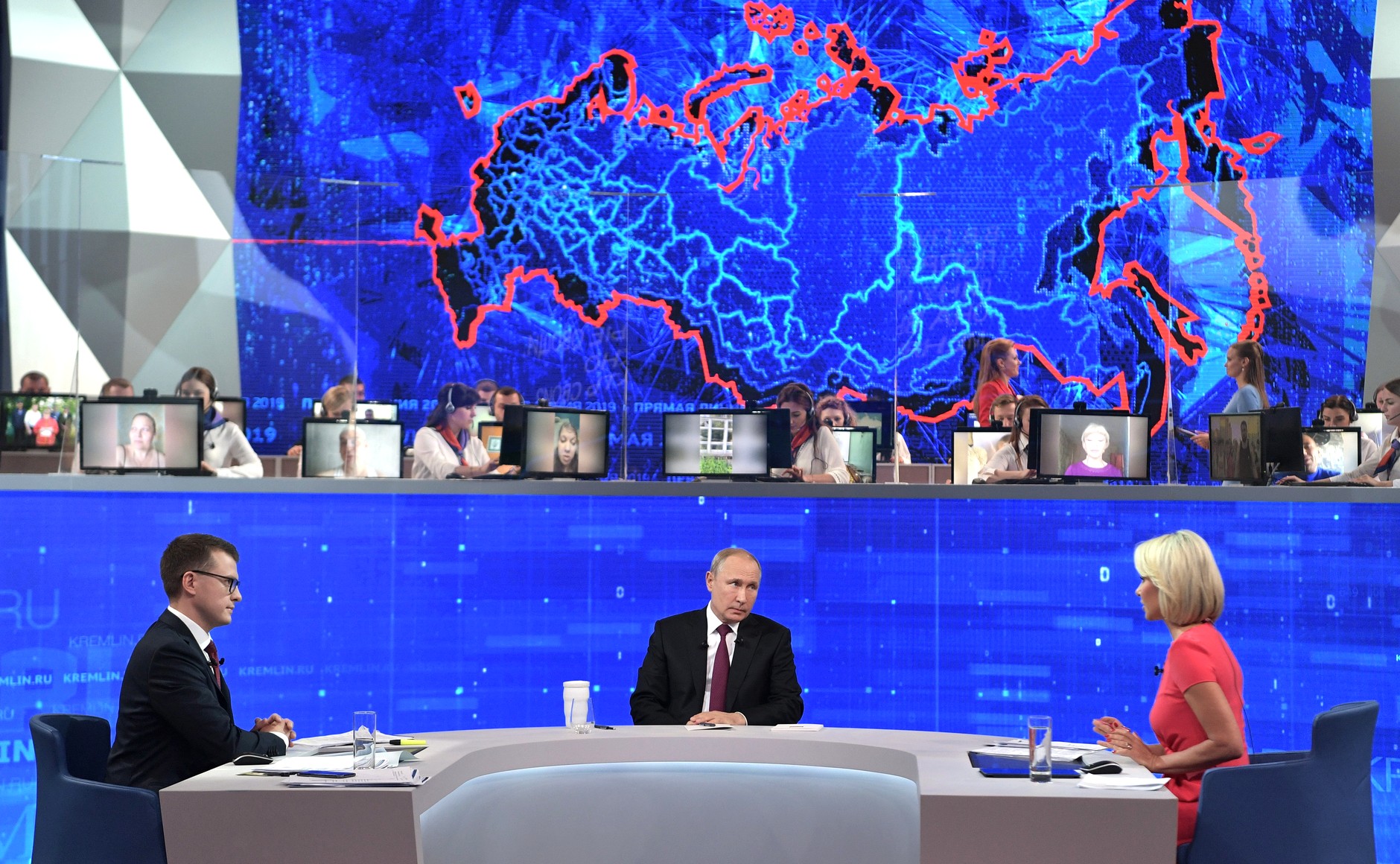 Владимир Путин обозначил сроки полного разрешения проблемы обманутых дольщиков - фото 1