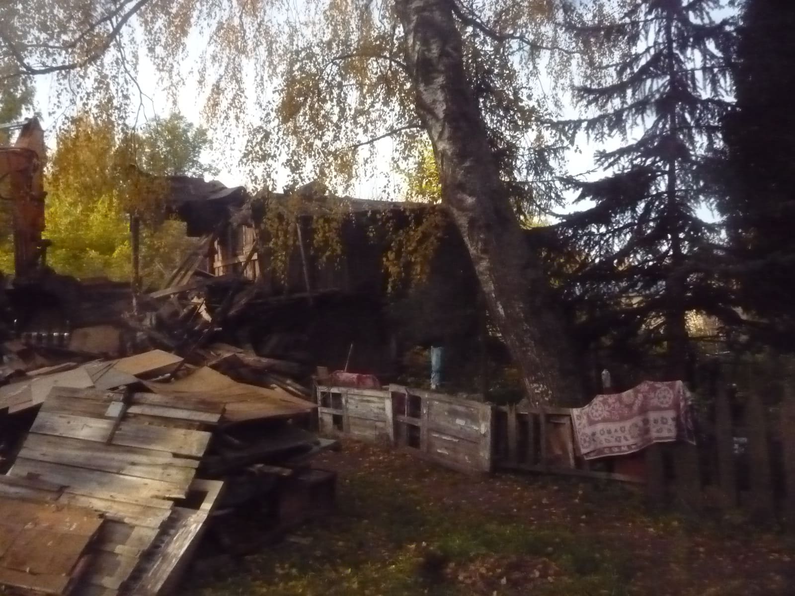 В Приокском районе снесли незаконно поставленные сараи, представляющие опасность для жителей