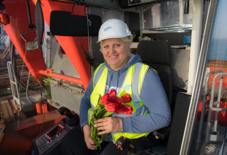 Крановщицы и инженеры: как женщины завоевывают стройки юга страны - фото 1