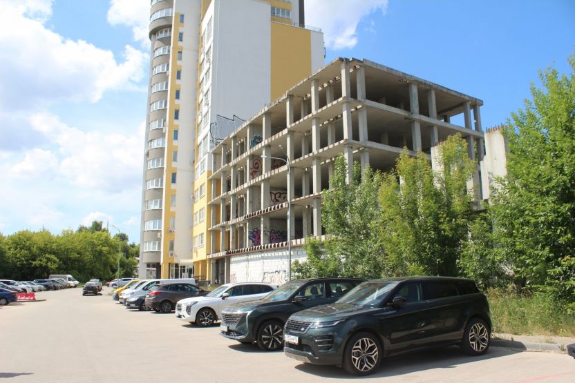 Опубликованы фото замороженных долгостроев Нижнего Новгорода - фото 3