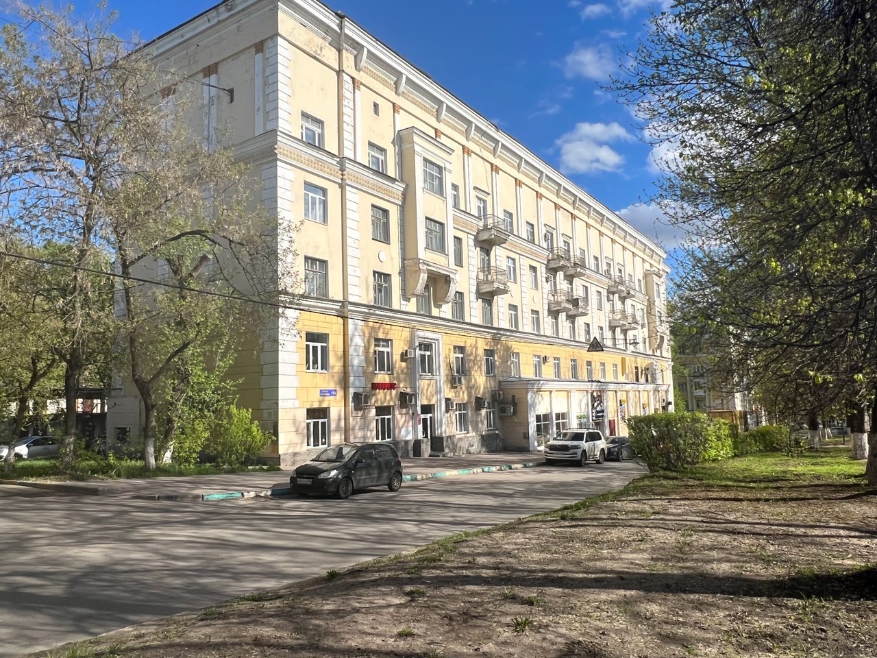 Декоративный ремонт сделали в 26 подъездах Приокоского района - фото 1