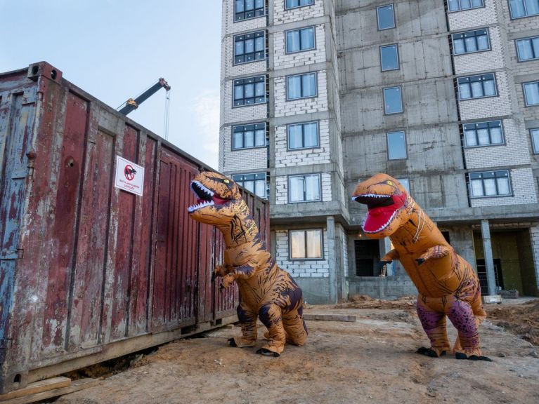 Строители отмечают День смеха