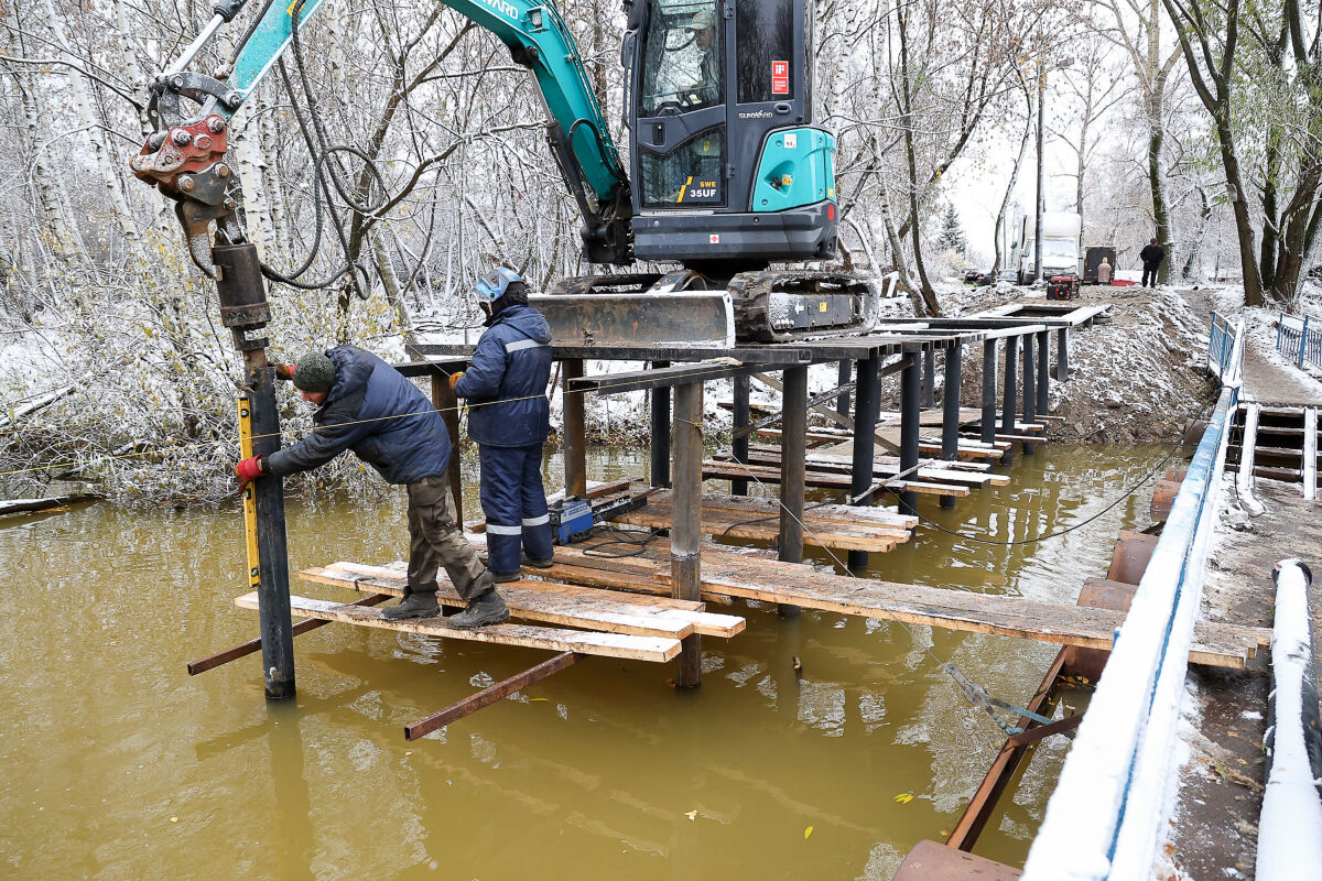 Пешеходный мост через Шуваловский канал начали строить в Нижнем Новгороде - фото 1