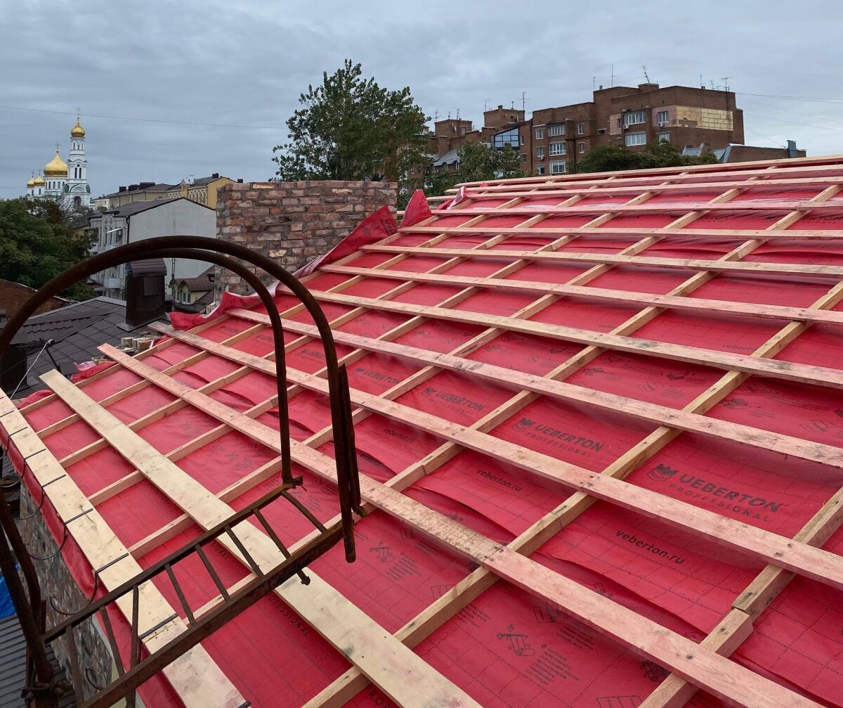 Крышу дома на Московской в Ростове отремонтируют до 30 октября - фото 1