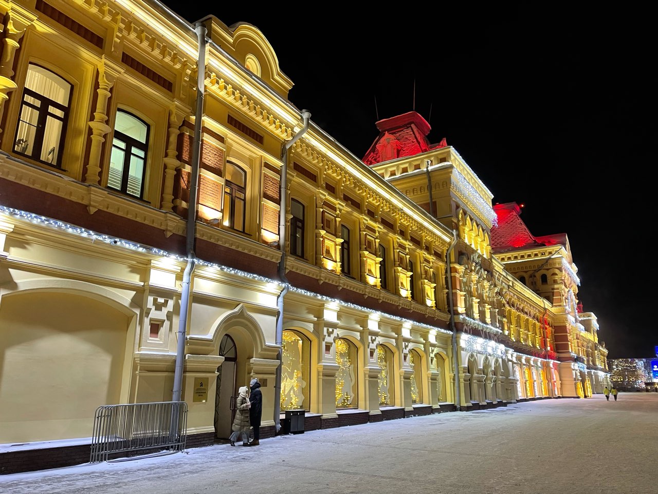 Платную парковку оборудуют у здания Нижегородской ярмарки 