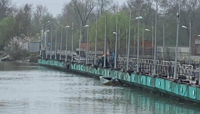 В Ростове приступили к демонтажу понтонного моста на Зеленый остров - фото 1